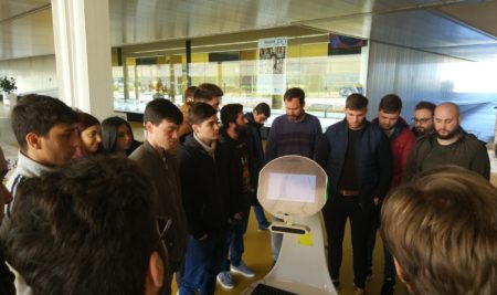 Visita del alumnado de Robótica a la UPO